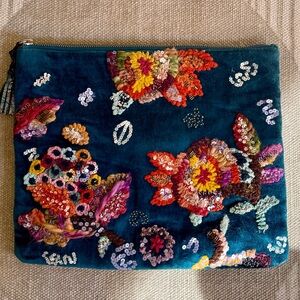 Steve Madden Bginger Blue Zip Clutch Pouch